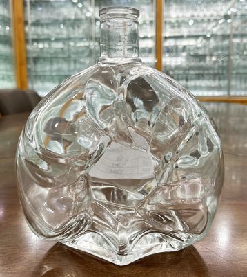 Customized 500ml 700ml 750ml Flint Glass Vodka Bottles with Hot Stamping Surface
