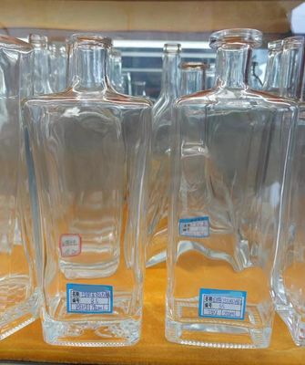 Custom Whiskey Vodka Brandy Spirit Glass Bottle in 375ml 500ml 700ml 750ml 1000ml