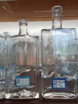 Custom Whiskey Vodka Brandy Spirit Glass Bottle in 375ml 500ml 700ml 750ml 1000ml