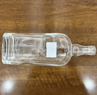 Supply 500ml 700ml 750ml Flint Glass Liquor Bottles for Customized Glass Vodka Bottles