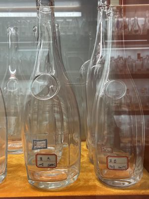 Custom Whiskey Vodka Brandy Spirit Glass Bottle in 375ml 500ml 700ml 750ml 1000ml