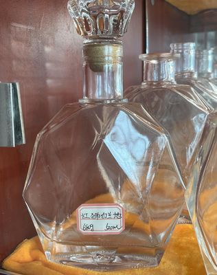 350ml 500ml 700ml 750ml Glass Bottle for Vodka Brandy Whiskey Sleek and Elegant Design