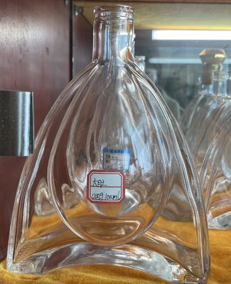 350ml 500ml 700ml 750ml Glass Bottle for Vodka Brandy Whiskey Sleek and Elegant Design