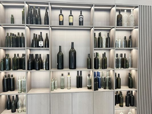 Clear Red Fruit Bordeaux Round 750ml Wine Bottles with Cork Caps Industrial Beverage