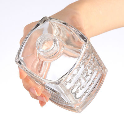 Colors Request 700ML Super Flint Square Glass Vodka Bottle with Cork in Round Shape
