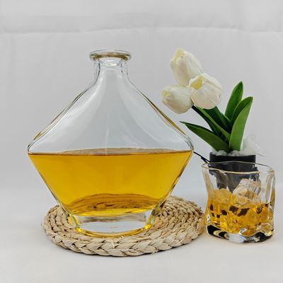 Simple and Elegant 750ML Glass Bottle for Brandy Made of Eco-friendly Glass Body
