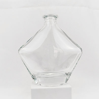 Simple and Elegant 750ML Glass Bottle for Brandy Made of Eco-friendly Glass Body