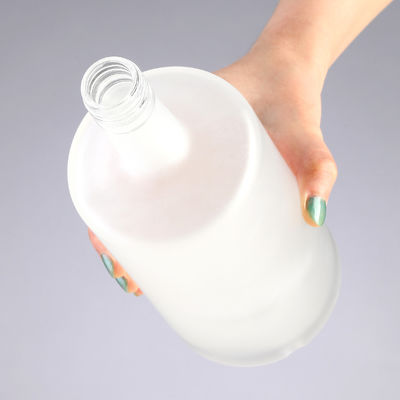 OEM/ODM Welcom Clear Glass 700ml Bottle for Brilliant Vodka and Dusse Liquor