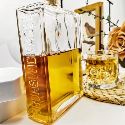 Clear Glass 700ml End Whiskey Bottle with Lid Classic Design