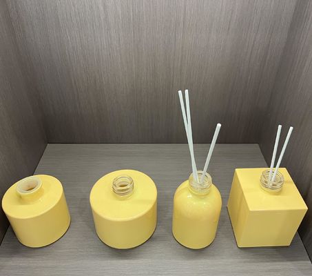 Body Material Glass Aromatherapy Bottles for Spot Round Colored Empty Reed Bottles