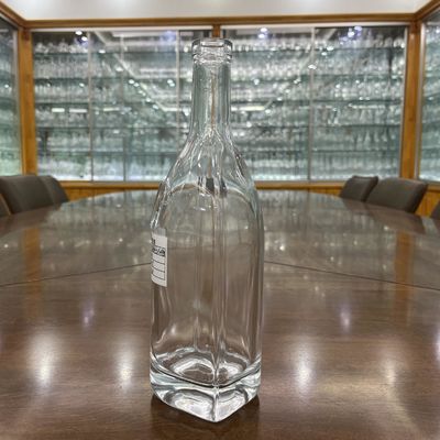 High Weight 700ml Super Fiery Vodka Glass Bottle for Beverage in Hot Stamping Surface