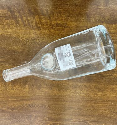 High Weight 700ml Super Fiery Vodka Glass Bottle for Beverage in Hot Stamping Surface