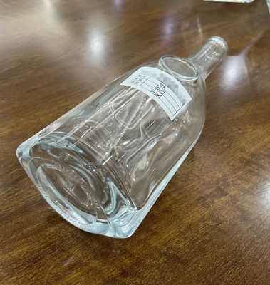 High Weight 700ml Super Fiery Vodka Glass Bottle for Beverage in Hot Stamping Surface