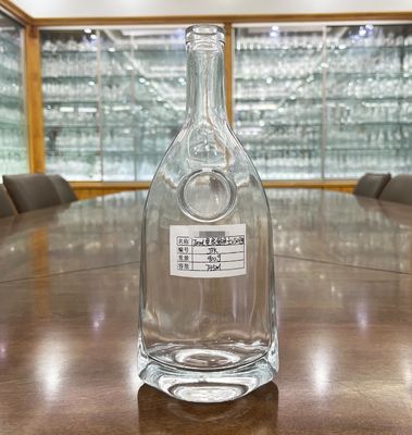 High Weight 700ml Super Fiery Vodka Glass Bottle for Beverage in Hot Stamping Surface