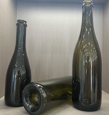 Capacity 200ml/300ml/500ml/750ml/1000ml Glass Bottle with Twelve Zodiac Relief Design