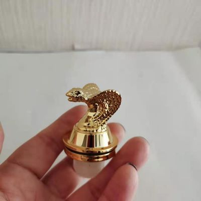 Customized Logo Animal Head Bottle Caps for Sophisticated Glass Collar Wine Bottles