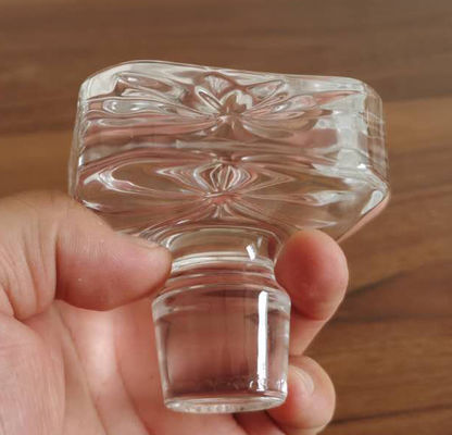 Customized Logo Animal Head Bottle Caps for Sophisticated Glass Collar Wine Bottles