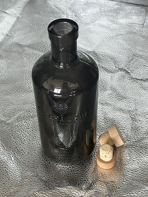 750ml Matte Black Glass Liquor Bottle for Wine within Clients' Specific Requirements