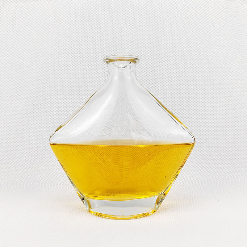 Simple and Elegant 750ML Glass Bottle for Brandy Made of Eco-friendly Glass Body