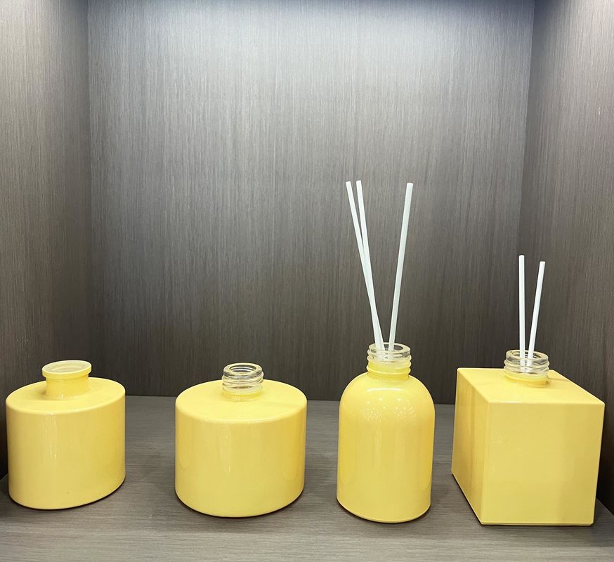 Body Material Glass Aromatherapy Bottles for Spot Round Colored Empty Reed Bottles